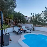 Charming House In *